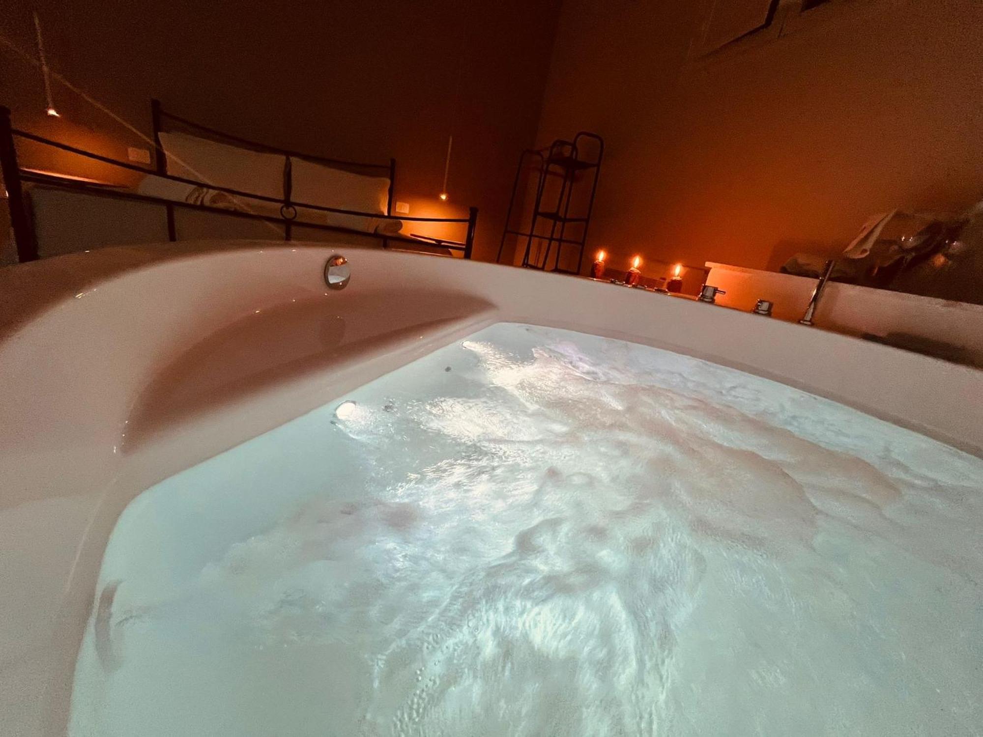 Deluxe Suite Spa Bath