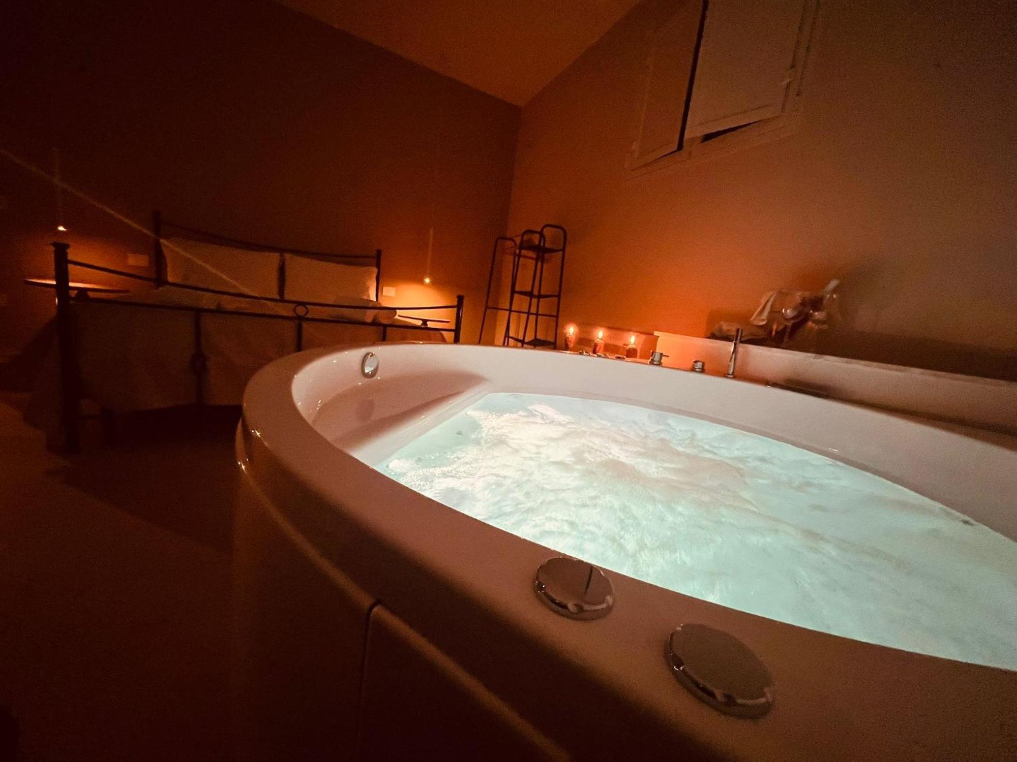 Deluxe Suite Spa Bath