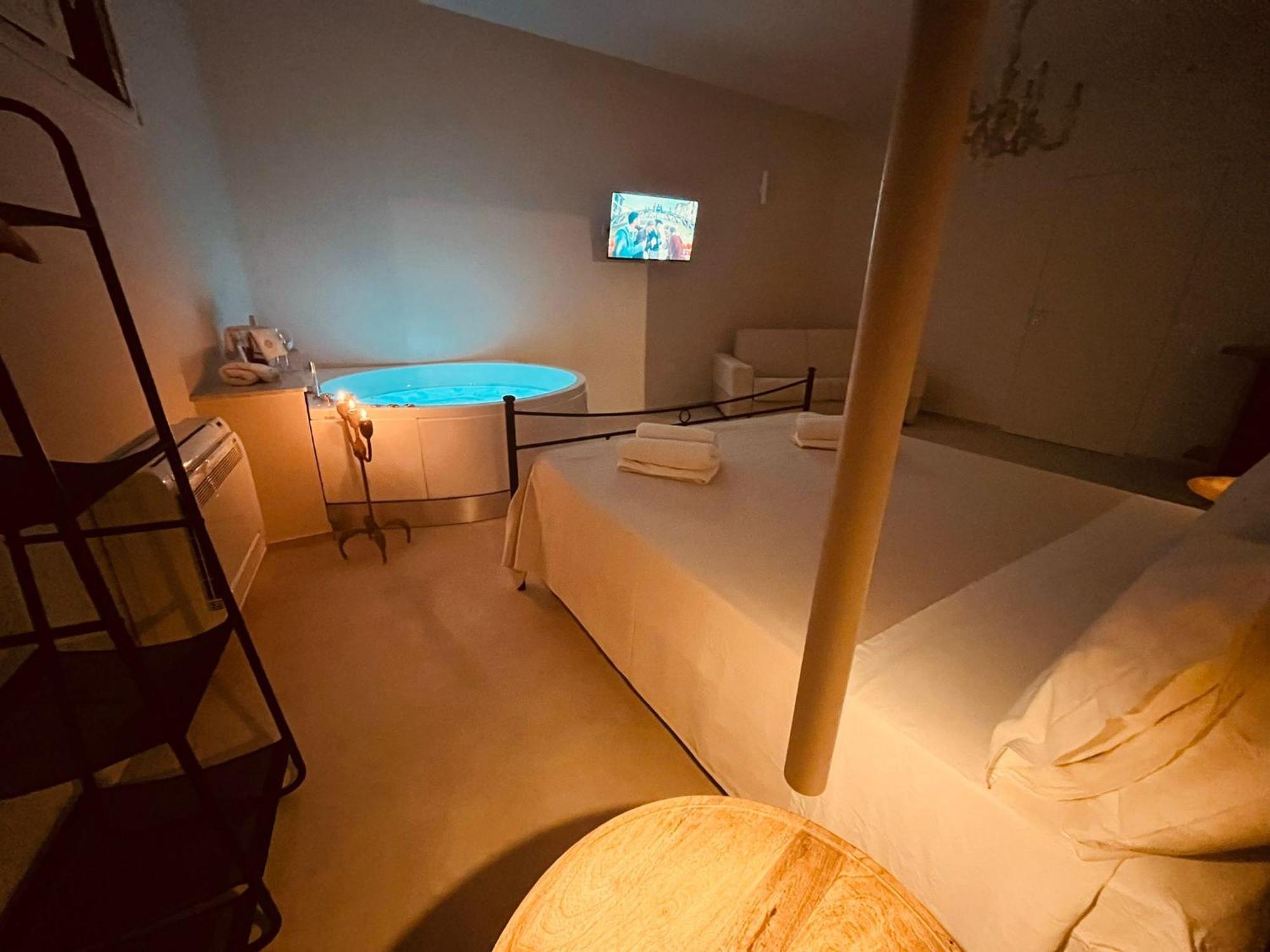 Deluxe Suite Spa Bath