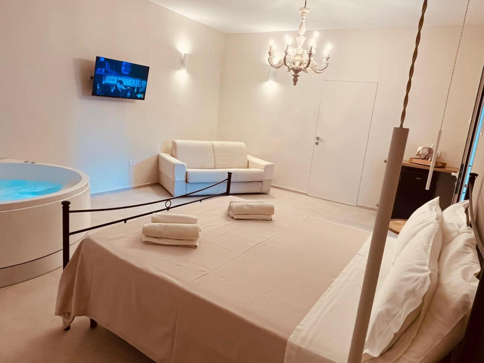 Deluxe Suite Spa Bath