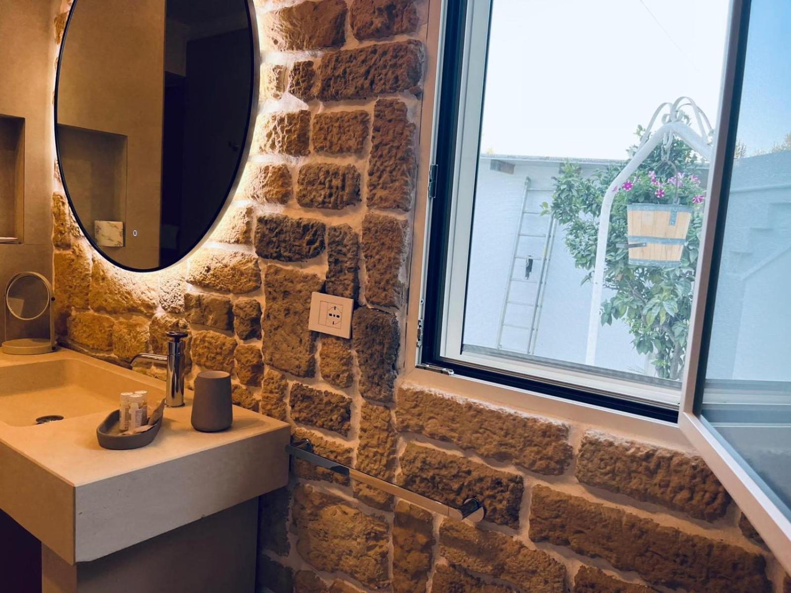 Deluxe Suite Spa Bath