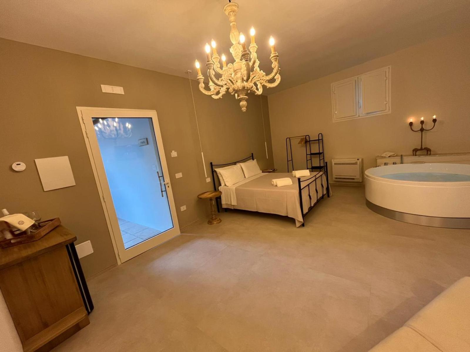 Deluxe Suite Spa Bath